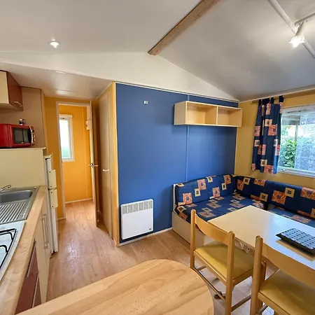 Le Clocher De Neyran Parque de Campismo Saint-Gervais-sur-Mare